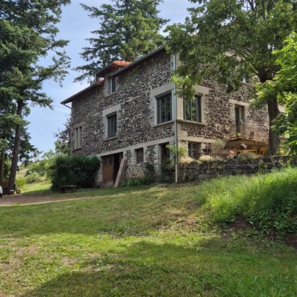 Gite NAYA, хотел в Saint-Christophe-sur-Dolaison