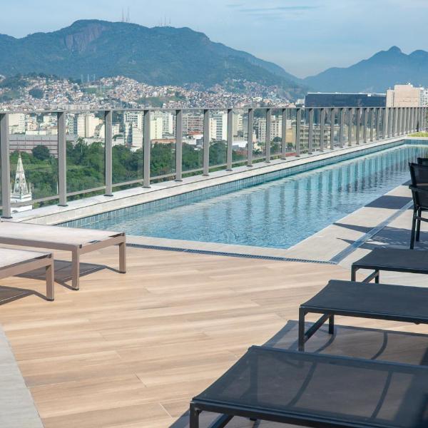 New Studio Next to the Subway with a Rooftop Pool