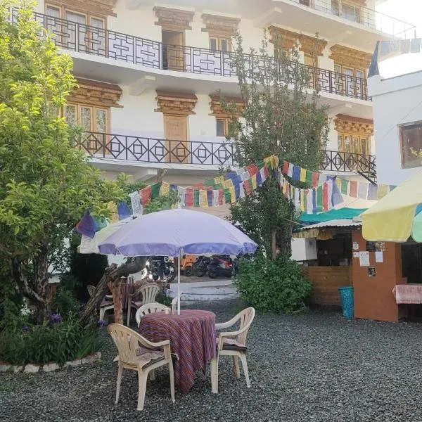 Mentokling Guest House and Garden Restaurant, hotel u gradu Leh