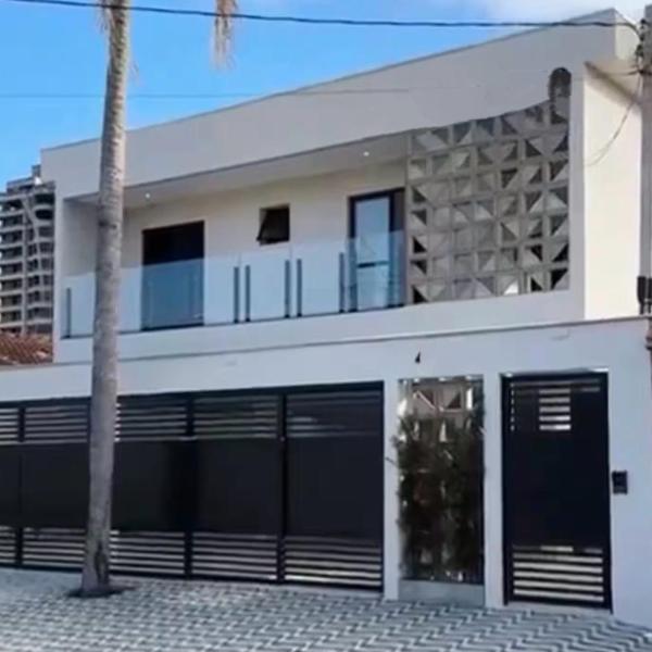Casa nova, com Wi-Fi, 400m da praia Caiçara- Praia Grande