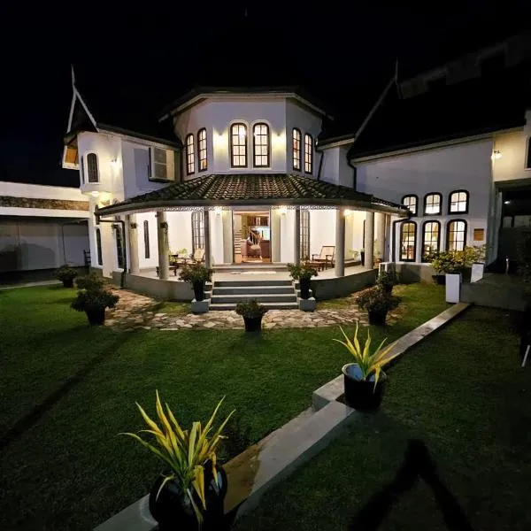 Airport Luxury Villa 65 - Negombo-Airport Transit Guest, khách sạn ở Negombo