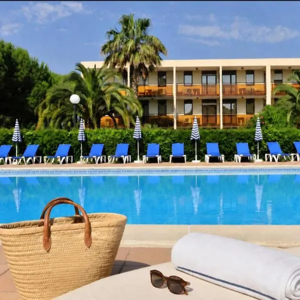 Appartement 4 personnes, climatisé, piscine, parking, hotel em Mandelieu-la-Napoule