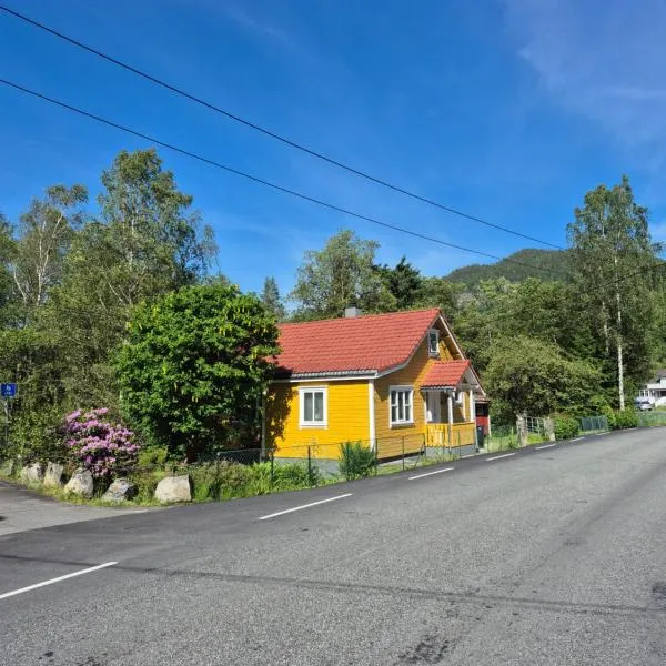 Sjarmerende hus med bade og fiskemuligheter، فندق في فليكهافيود