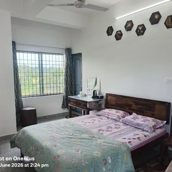 Private Room with attached Bathroom in Sakleshpur, hotel u gradu 'Sakleshpur'
