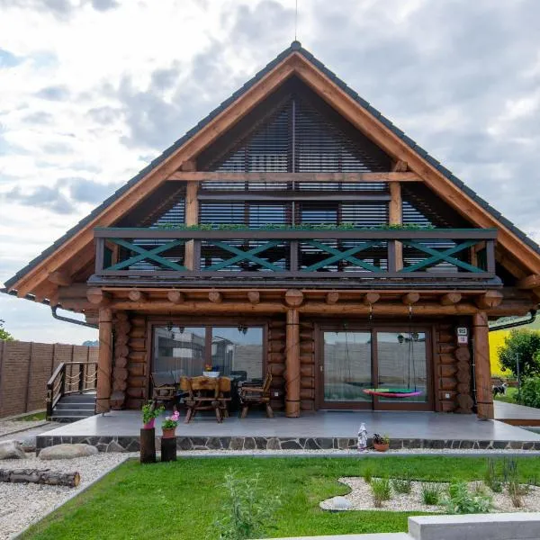 Zrub Kriváň Chalet with Mountain View, hótel í Závažná Poruba