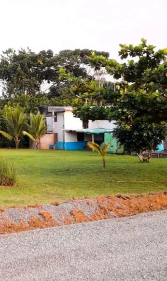 Villa 1200m2 de jardin "100m plage", hotel sa Kribi
