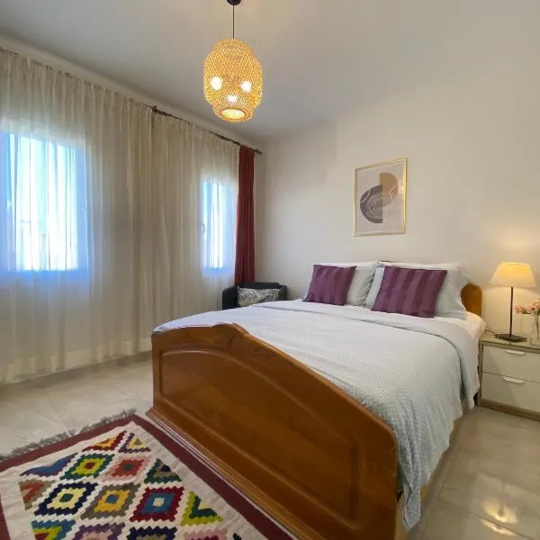 Mountain View luxe chalet Ras elhikma families only, hotel a Ras Elhekma