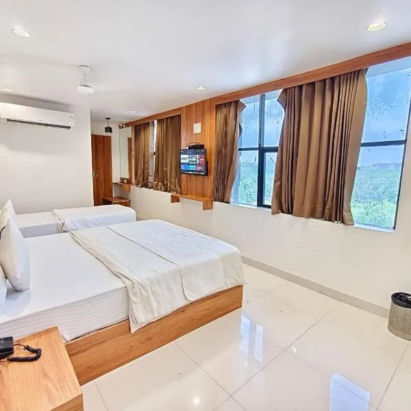 Hotel Royal Relax, מלון בגנדהינאגאר