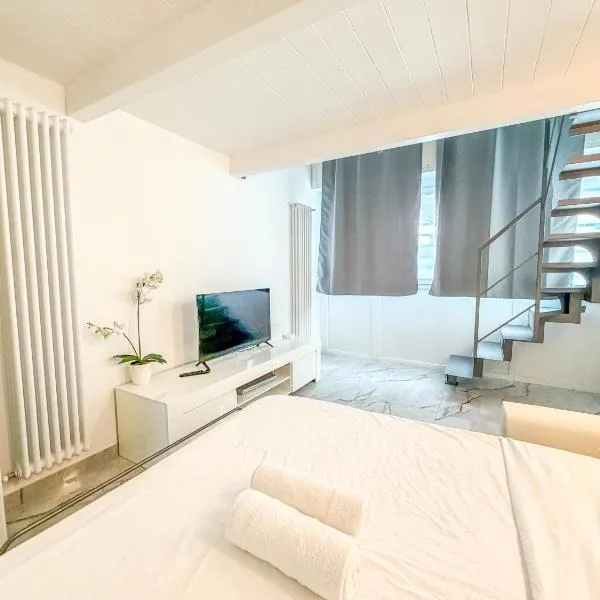 Accogliente Loft su Due Livelli a Milano - Metro M1, hotel di Milan