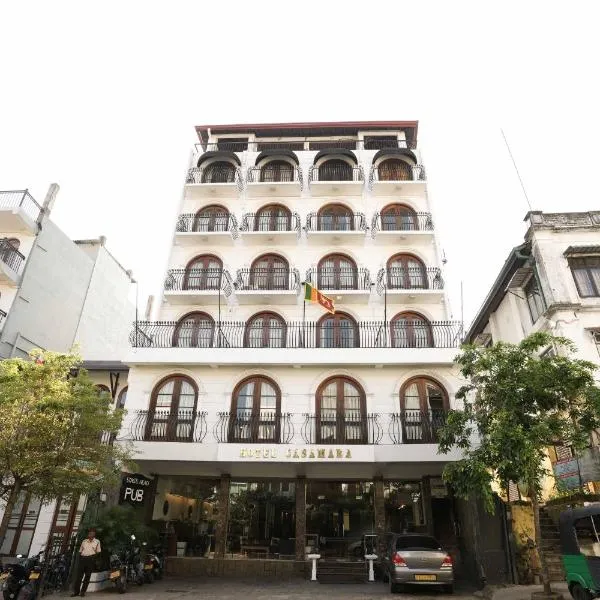 Hotel Casamara - Center Point Kandy, Hotel in Kandy