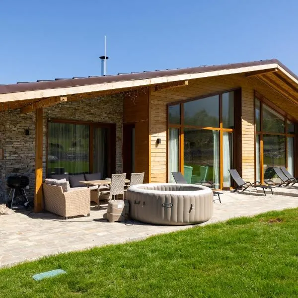 Villa Sofayla w Jacuzzi near the Pirin Golf Resort, hotel Banszkóban