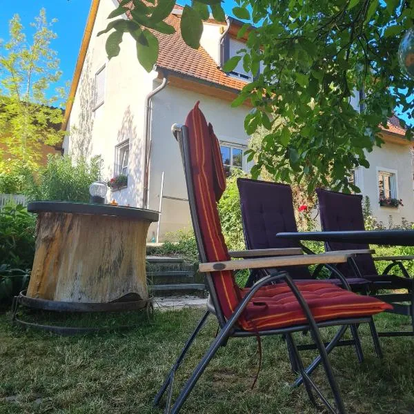 Ferienhaus Blumenstock، فندق في Steinsfeld