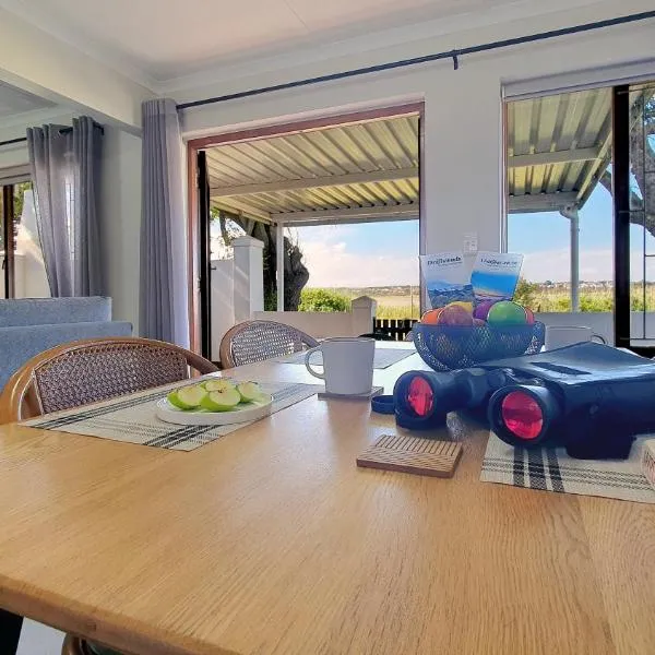 Paradise Beach Cottage #20, hotel in Jeffreys Bay