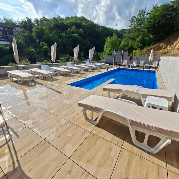Apartmani Sunce Stara planina، فندق في Crni Vrh