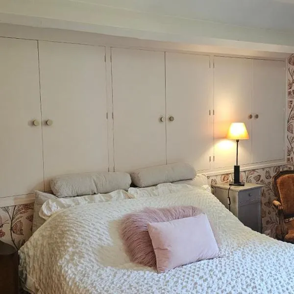 Chambre d'hôtes Le Lupin Bleu, hotel in Saint-Coulomb