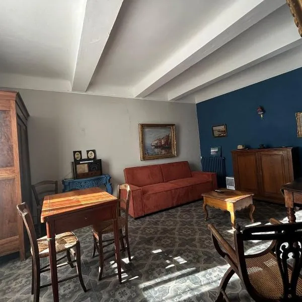 L'Abbaye, maison chic, salle jeux bar centre cosy, hotel in Villeneuve