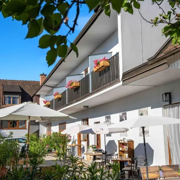 Gästehaus Elfriede, hotel v mestu Mörbisch am See