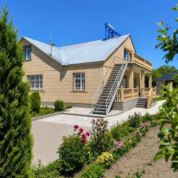 Chkalovka Guest House With Sevan View, hotel en Sevan