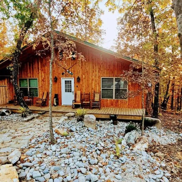 Hideaway Cabin near Mammoth Springs, Ark, hotell i Mammoth Spring