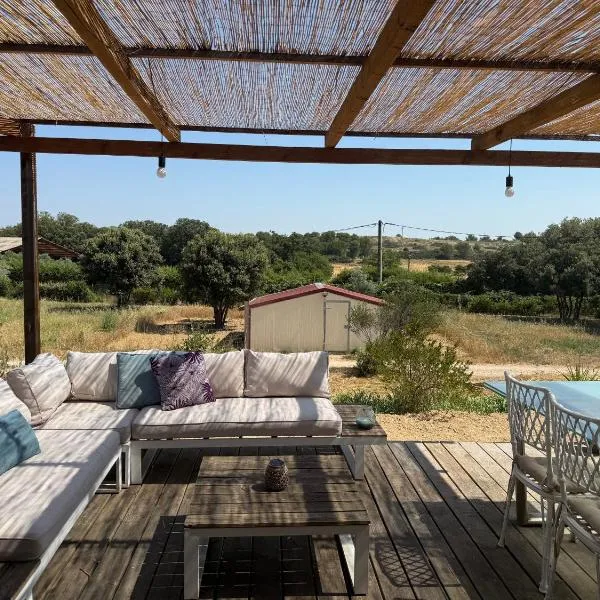 Cabane avec piscine privée en Provence Terrasse & Nature, hotel v destinácii Lançon-Provence