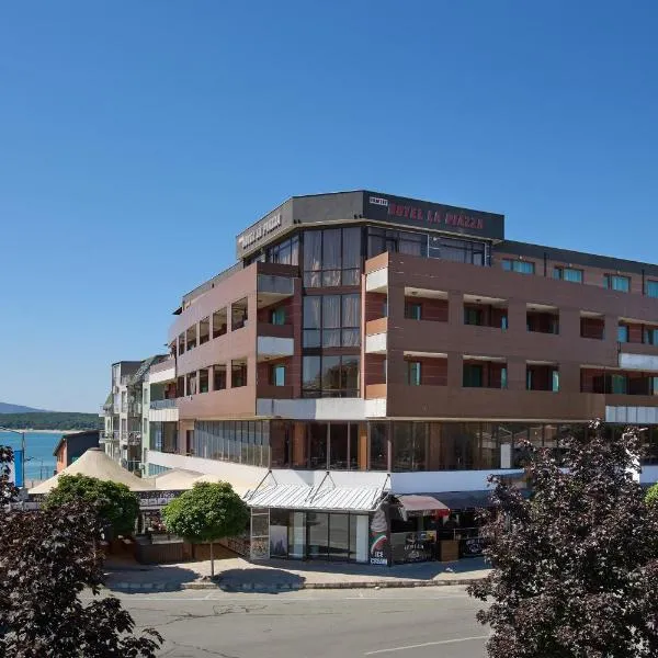 La Piazza Primorsko Rooms & Apartments, hotel in Primorsko