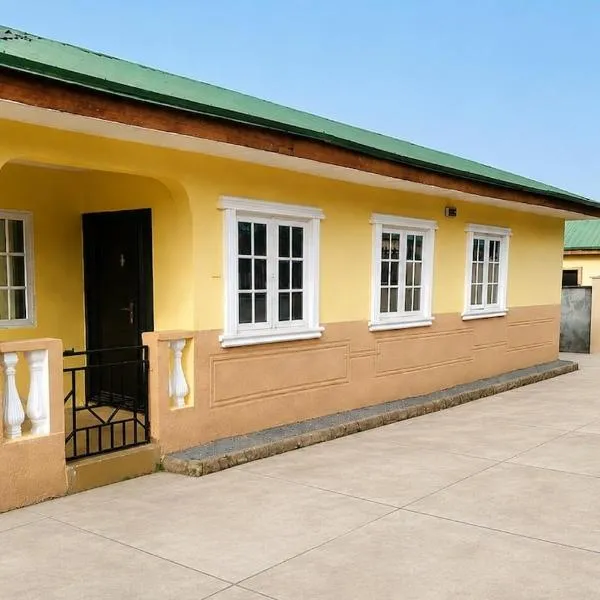 Rich Prec - A premium 3 bedroom serviced homestay in a serene and secure Estate, hotel in Ado Ekiti