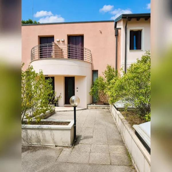Il Nido 2 - Casa indipendente in posizione strategica con parcheggio, hotelli kohteessa Treviso