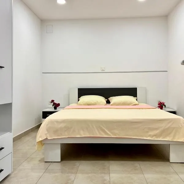 Tesla, hotel em Budva