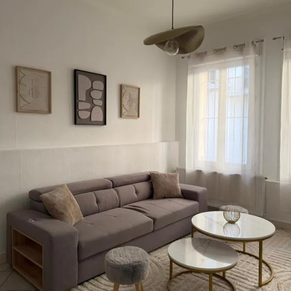 Appartement centre-ville avec patio et climatisation, hotel u gradu Bezje