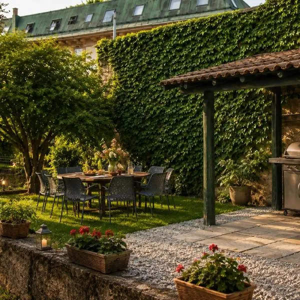 Iris Peaceful Apartment near Lake Como and Lugano โรงแรมในลานโซ ดินเตลวิ