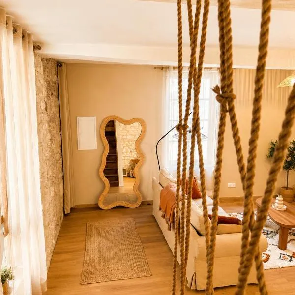 Appartement de charme au cœur du village de Montcuq, hotelli kohteessa Montcuq
