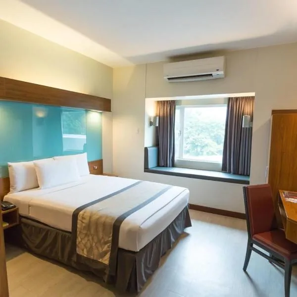 Microtel by Wyndham UP Technohub, hotel in Manila