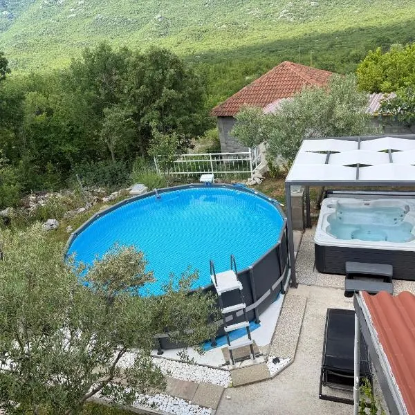 Villa Ivana-20 minutes from Split, готель у місті Kotlenice