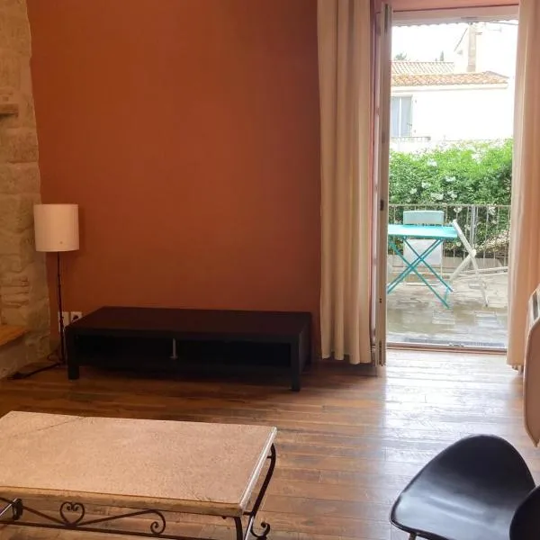 Charmant duplex 8 couchages 75 m2, terrasse 12 m2 dans village typique héraultais, hotel a Tourbes