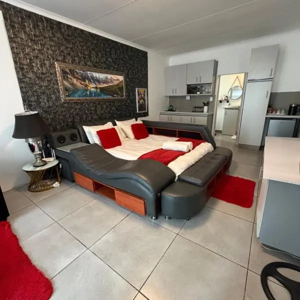 Rest Inn C Guesthouse - 10min from OR Tambo Airport, Hotel in Boksburg