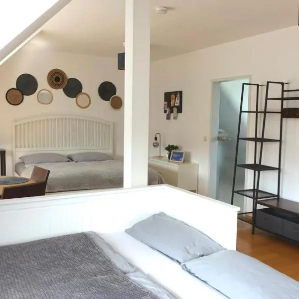 BRIGHT by Interior Apartments - Familien App für 4 Personen & Kinderbett - Gartennutzung- Ausblick zum Herkules - nahe ICE-Bahnhof & UNESCO Weltkulturerbe Herkules & Schloss Wilhelmshöhe, hotel di Kassel