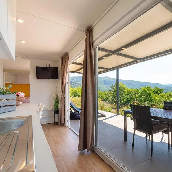 Vela Stina Mobile home, hotel din Roč