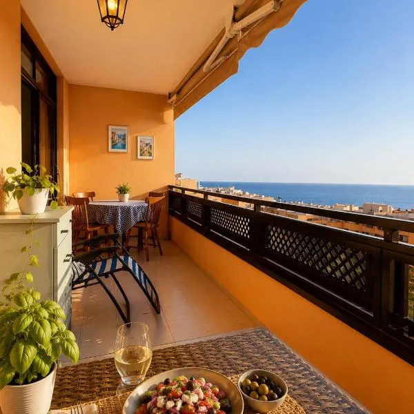 Casa HUGO - ocean view, quiet pool, fibre net, los Gigantes, hotel in Puerto de Santiago