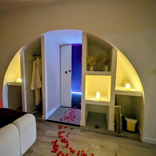 Love Room climatisée, Spa et Pièce Secrète, hotel Gignacban
