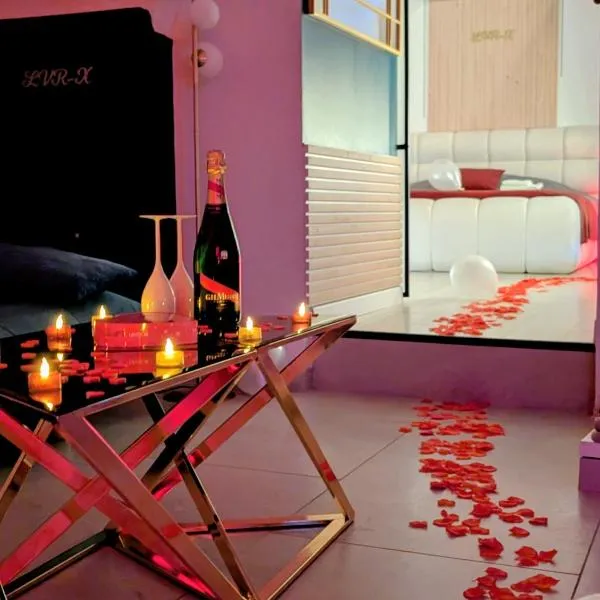 Love Room Jacuzzi Sauna privatifs، فندق في جيغناك