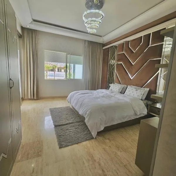 Modern apartment with Pool near the Beach- Tangier, hotel a Tànger