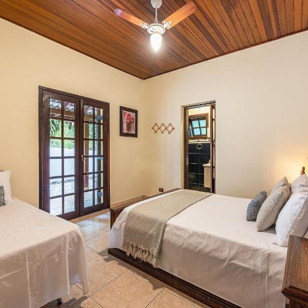 Refúgio e diversão para FAMÍLIAS a 60 min de SP - Piscina, Churrasqueira, wifi 300Mbps - PETFRIENDLY - Foto 2