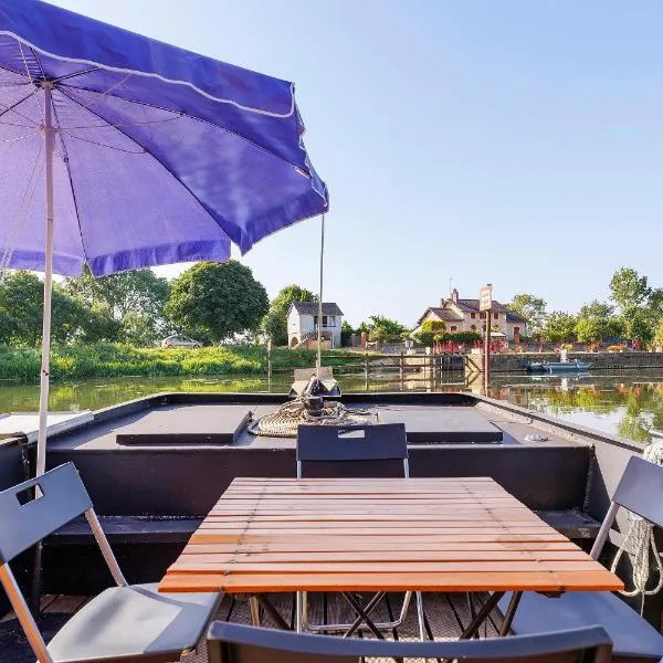 Bateau la Laïta sur la rivière, hotel i Cheffes-sur-Sarthe
