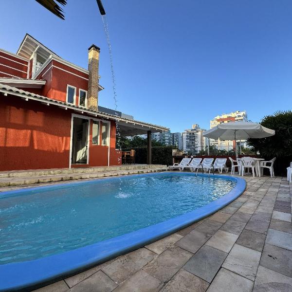 Casa dos Pinheiros - Casa com piscina, acomoda até 14 pessoas