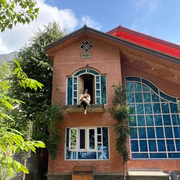 Urban Den Hostel, хотел в Сринагар