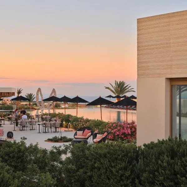 Noūs Santorini, a Member of Design Hotels: Mesaria şehrinde bir otel