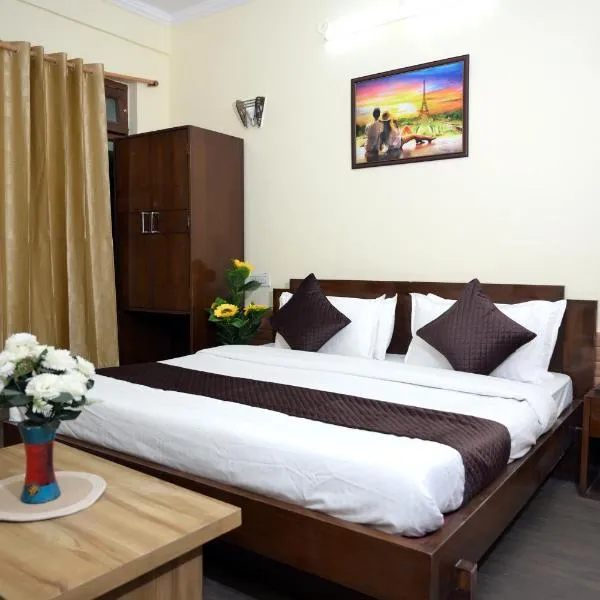 Hotel King By Panch Aarohan, hotel a Pithorāgarh