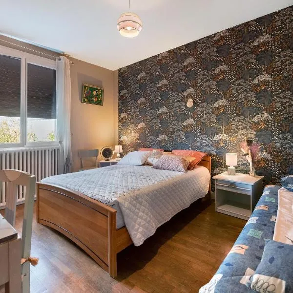 Chambre D'hôtes - Les Camélias, Hotel in Orval