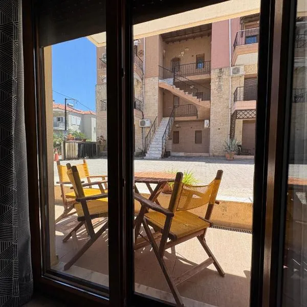 Afytos Family Apartment, хотел в Афитос
