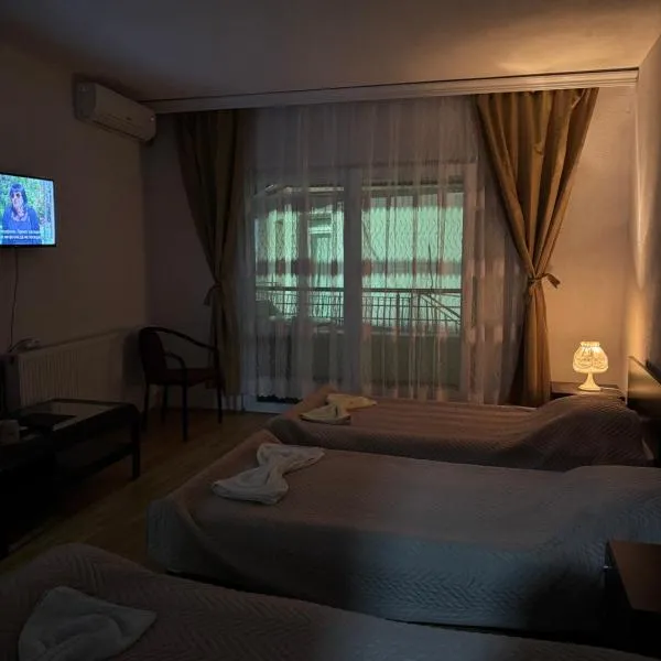 Rostushe rooms and apartments, hotel en Rostuša